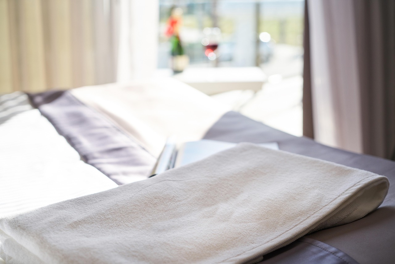 hotel, towel, luxury, bed, white, clean, holiday, nature, room, spa, relax, relaxation, health, massage, therapy, summer